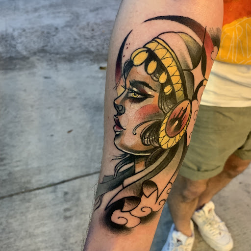 Looking for a minimalist tattoo artists in Fort Lauderdale, FL? Browse